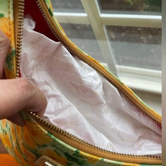 Dooney and Bourke Yellow Floral Petunia Shoulder Bucket Bag NWT Y2K Boho Retro - Picture 4 of 16